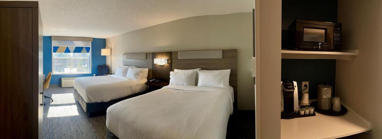 Holiday Inn Express & Suites Marquette By Ihg Exterior photo