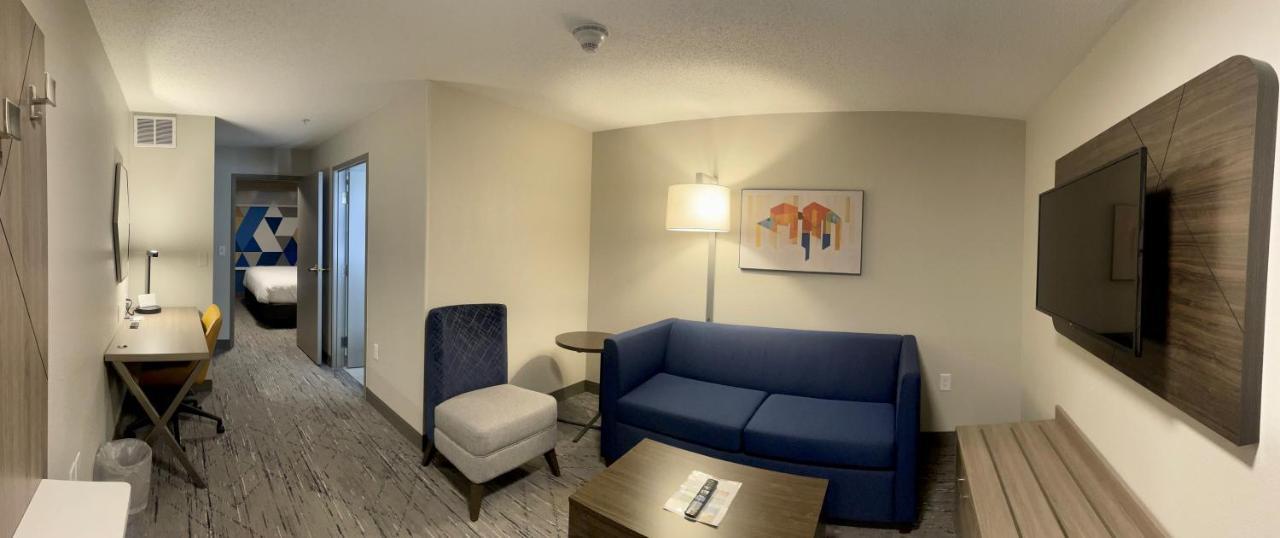 Holiday Inn Express & Suites Marquette By Ihg Exterior photo