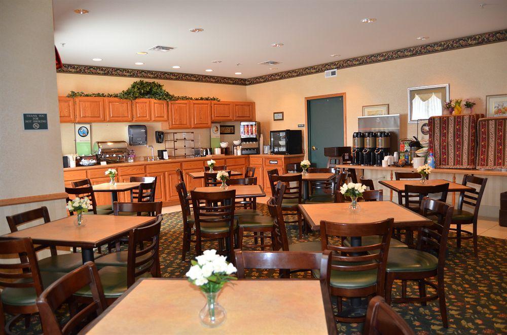 Holiday Inn Express & Suites Marquette By Ihg Restaurant photo