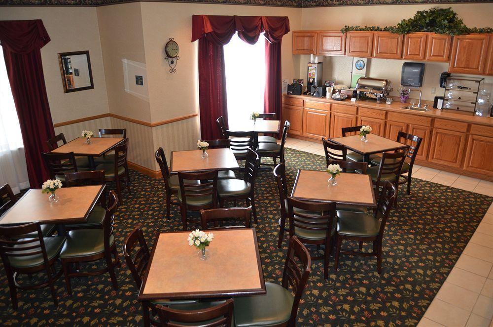 Holiday Inn Express & Suites Marquette By Ihg Restaurant photo