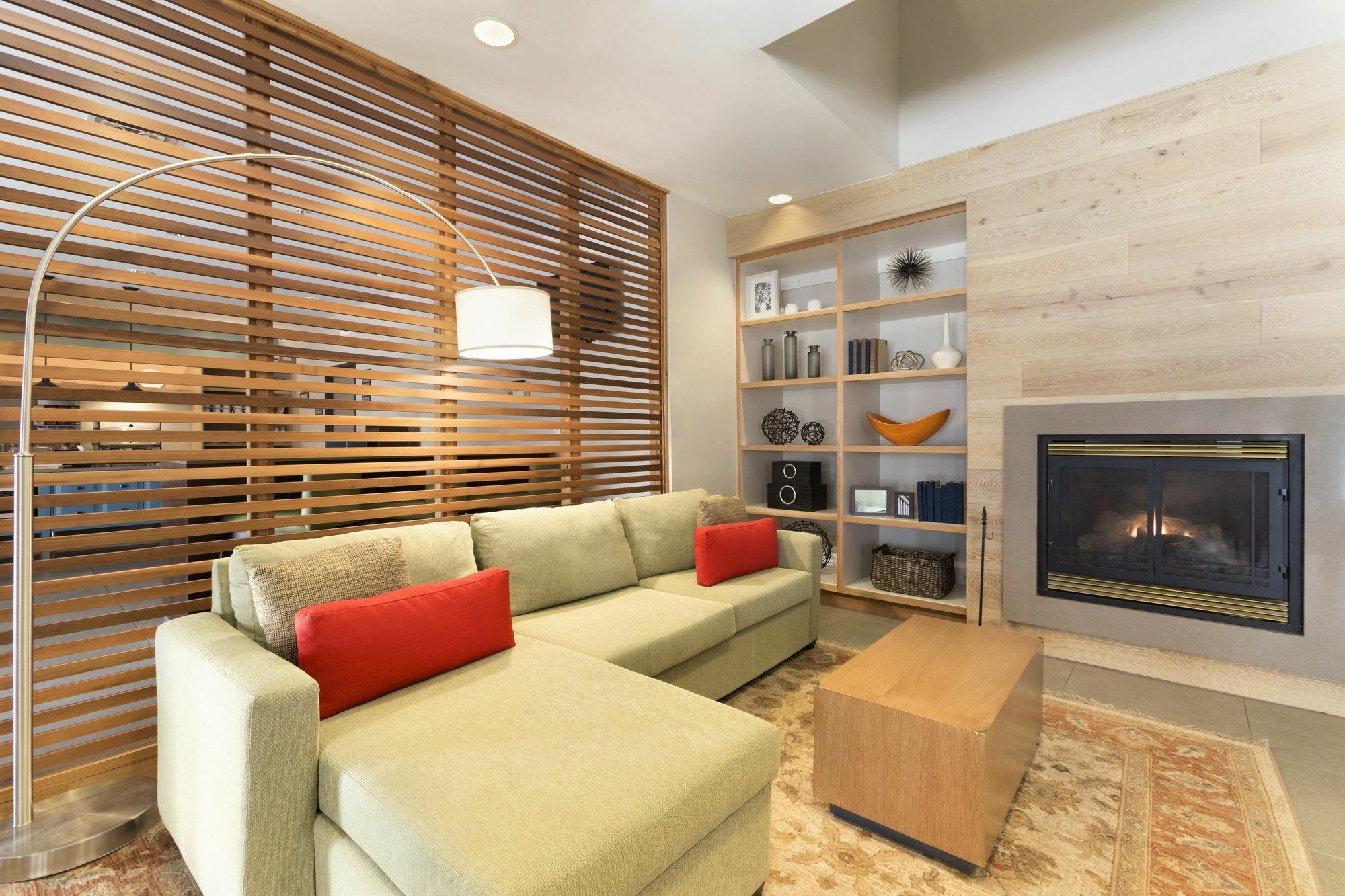 Holiday Inn Express & Suites Marquette By Ihg Exterior photo